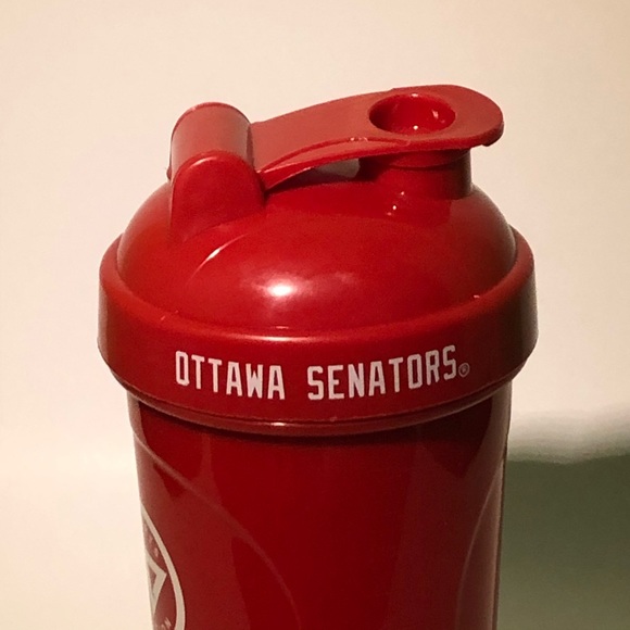 🏒 [2/$25] SPORTS NUTRITION NHL OTTAWA SENATORS PLASTIC WATER BOTTLE 🏒 - Picture 2 of 4